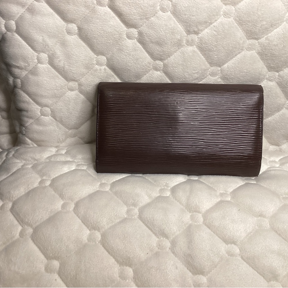 Louis Vuitton Epi leather maroon long wallet in great condition.